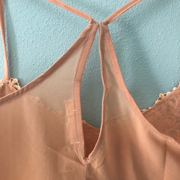 🌸 Boutique | peach tank with lace appliqué - Picture 5 of 5